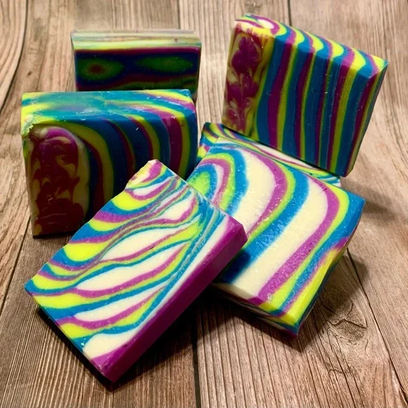 Sold out- Hand crafted artisan soap in vibrant colors - Picture 9 of 9